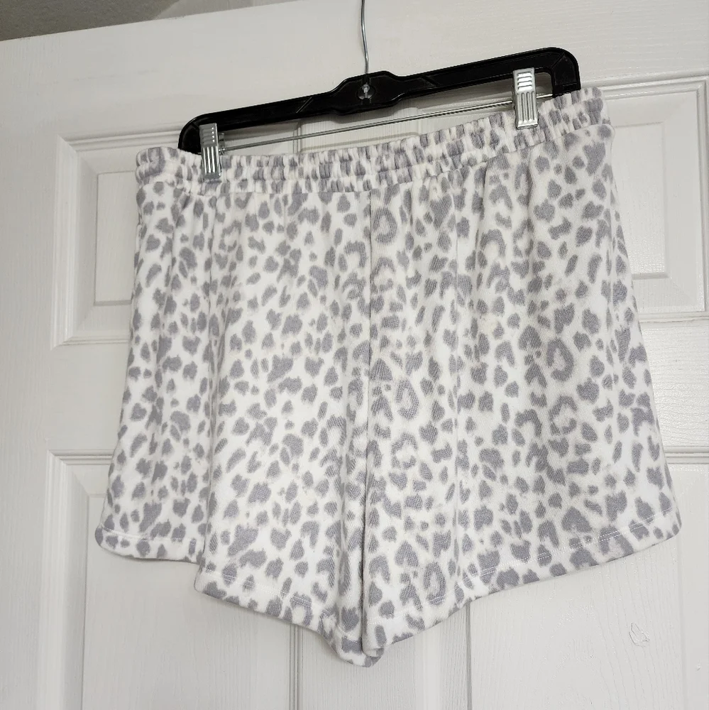 VS Leopard Print Lounge Shorts Size L NWT - Picture 2 of 5